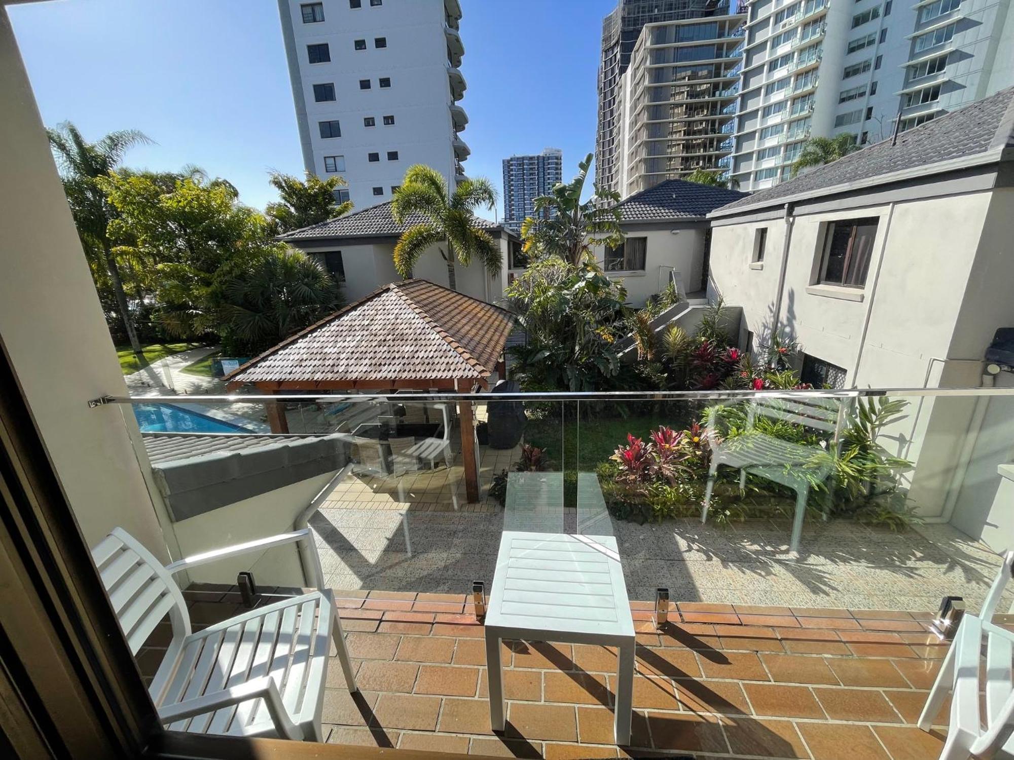Burleigh Palms Holiday Apartments Gold Coast Exterior photo